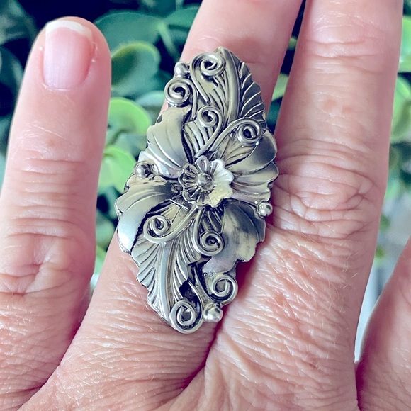 Vintage YY Navajo Artist Signed LargeSterling Silver Blossom Ring Womens Size 6
